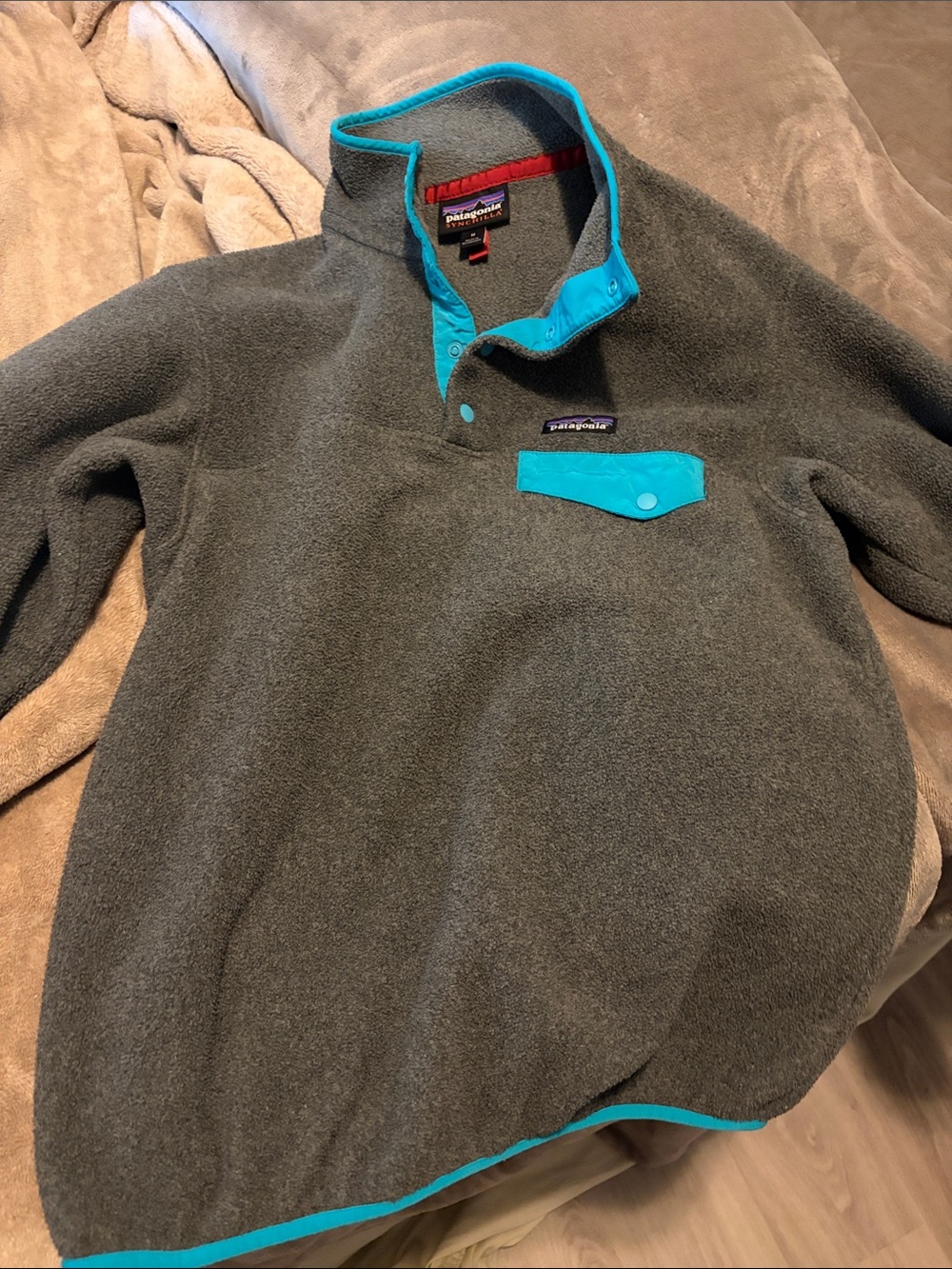 Patagonia Men’s Dark Gray Fleece Snap-T with Teal Accents